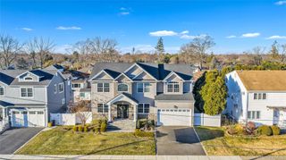 76 Northern Parkway W, Plainview, NY 11803