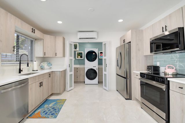 705 Colonial Road, West Palm Beach, FL 33405