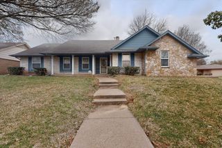 2800 Hedgeway Drive, Arlington, TX 76016