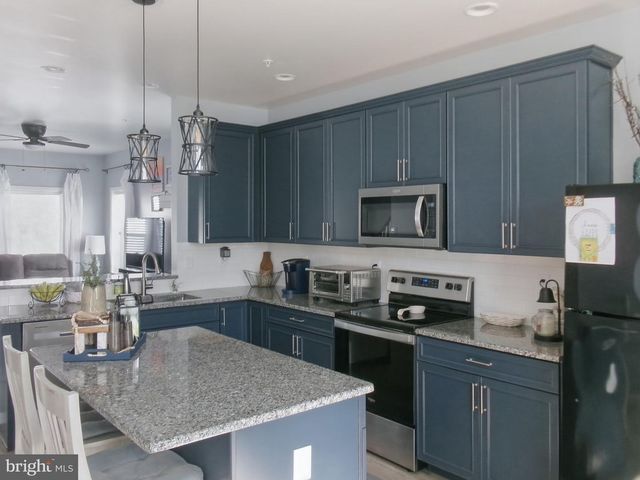 2212 BRENTFORD ST, Lancaster, PA 17601