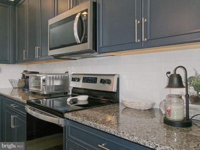 2212 BRENTFORD ST, Lancaster, PA 17601