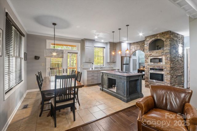 94 Davey Crockett Road, Fairview, NC 28730