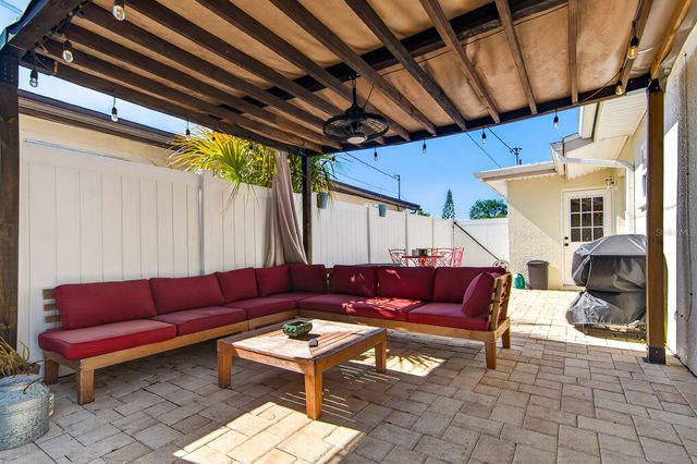 7142 34TH AVENUE N, St Petersburg, FL 33710