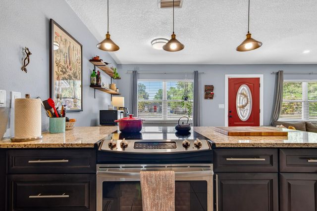 7142 34TH AVENUE N, St Petersburg, FL 33710