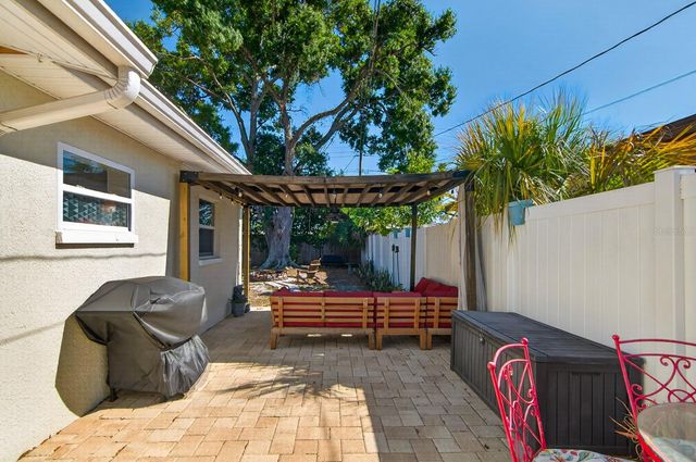 7142 34TH AVENUE N, St Petersburg, FL 33710