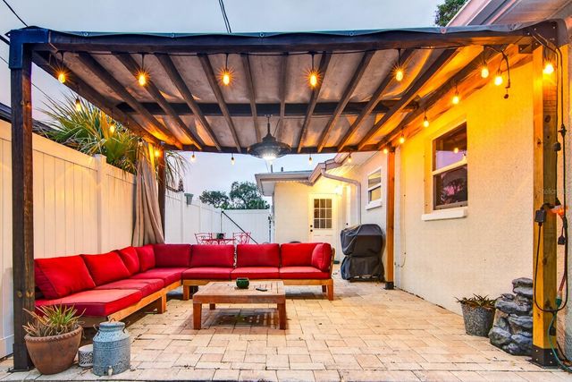 7142 34TH AVENUE N, St Petersburg, FL 33710