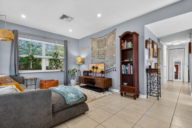 7142 34TH AVENUE N, St Petersburg, FL 33710