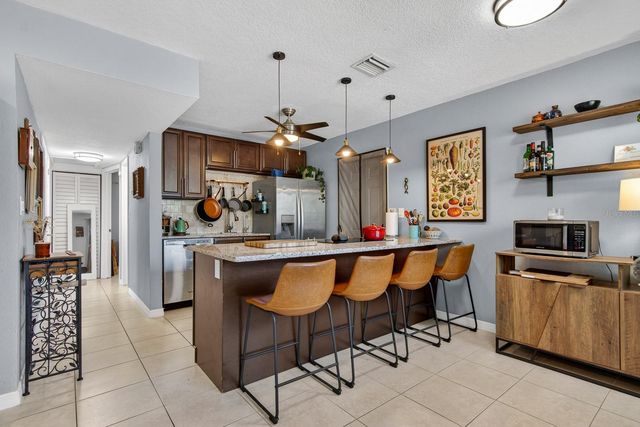 7142 34TH AVENUE N, St Petersburg, FL 33710