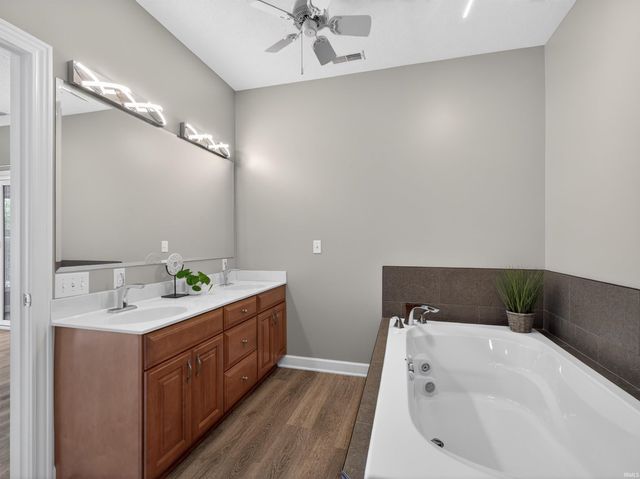 8732 E Smith Drive E3, Syracuse, IN 46567