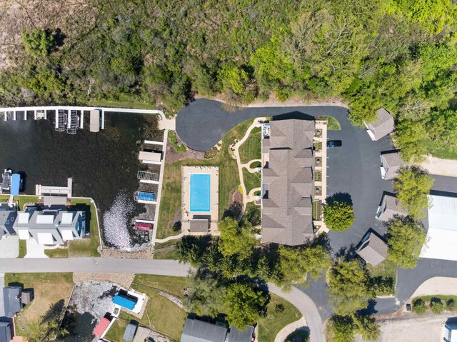 8732 E Smith Drive E3, Syracuse, IN 46567