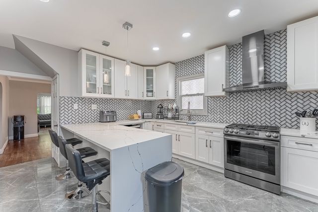 5505 W Parker Avenue, Chicago, IL 60639