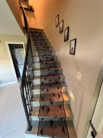 608 NE 29th Drive 1, Wilton Manors, FL 33334