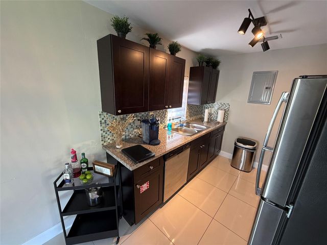 608 NE 29th Drive 1, Wilton Manors, FL 33334