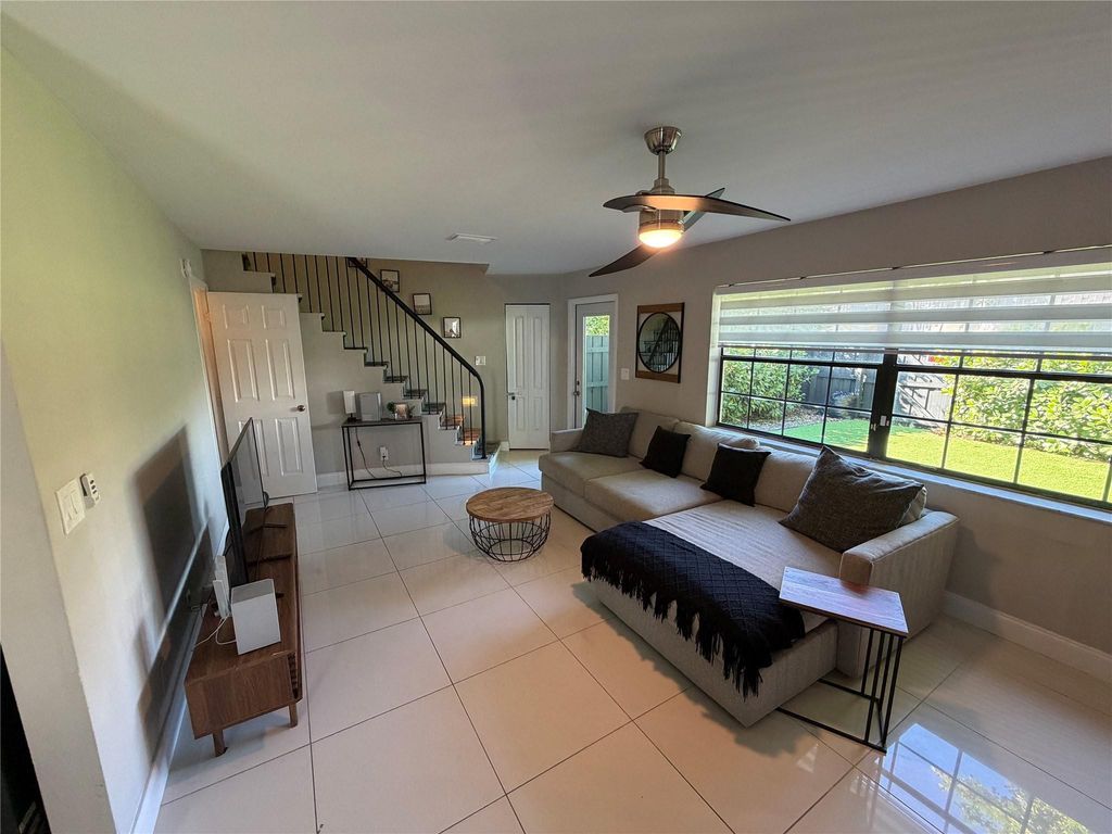 608 NE 29th Drive 1, Wilton Manors, FL 33334