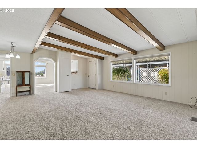 17401 Se 39TH St 165, Vancouver, WA 98683