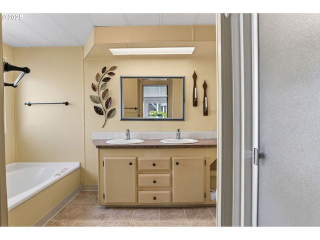 17401 Se 39TH St 165, Vancouver, WA 98683