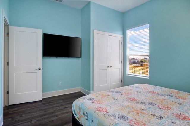 929 Magnolia Lane, Port Bolivar, TX 77650