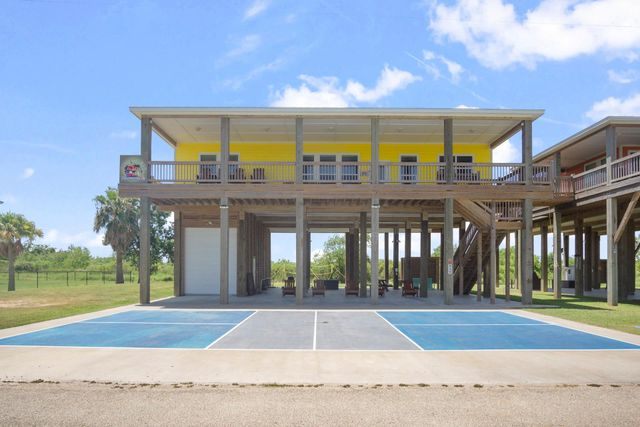 929 Magnolia Lane, Port Bolivar, TX 77650