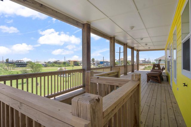 929 Magnolia Lane, Port Bolivar, TX 77650