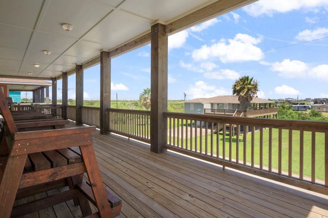 929 Magnolia Lane, Port Bolivar, TX 77650