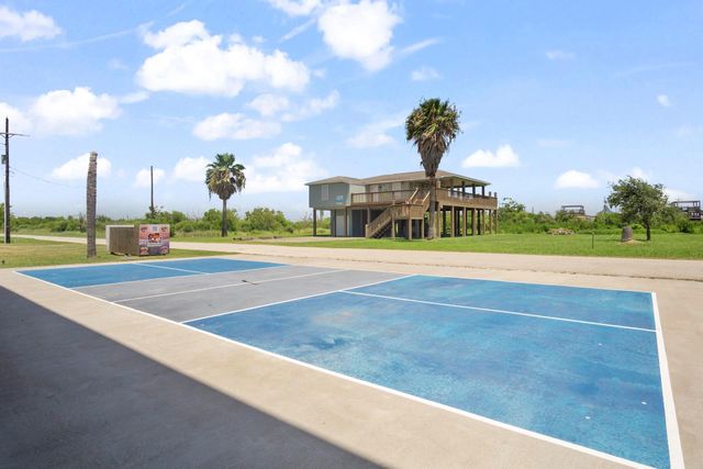 929 Magnolia Lane, Port Bolivar, TX 77650