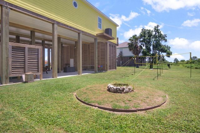 929 Magnolia Lane, Port Bolivar, TX 77650