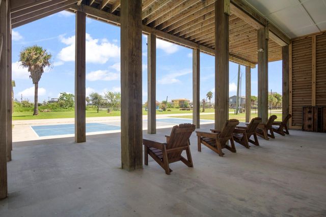 929 Magnolia Lane, Port Bolivar, TX 77650