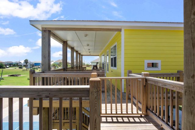 929 Magnolia Lane, Port Bolivar, TX 77650