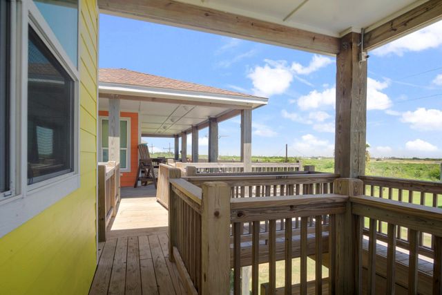 929 Magnolia Lane, Port Bolivar, TX 77650