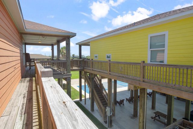 929 Magnolia Lane, Port Bolivar, TX 77650
