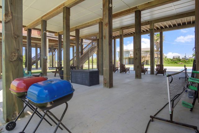 929 Magnolia Lane, Port Bolivar, TX 77650
