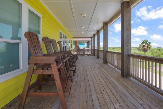 929 Magnolia Lane, Port Bolivar, TX 77650