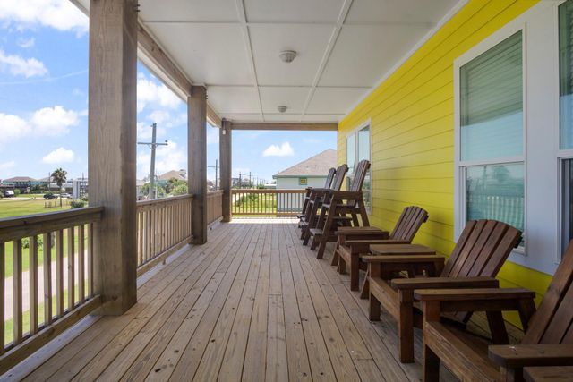 929 Magnolia Lane, Port Bolivar, TX 77650