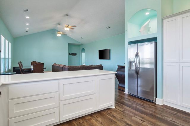 929 Magnolia Lane, Port Bolivar, TX 77650