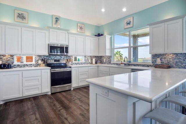 929 Magnolia Lane, Port Bolivar, TX 77650