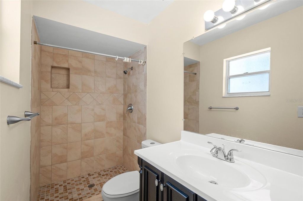 Image 14 of property listing at 1036 HOPE STREET, Venice, FL 34285