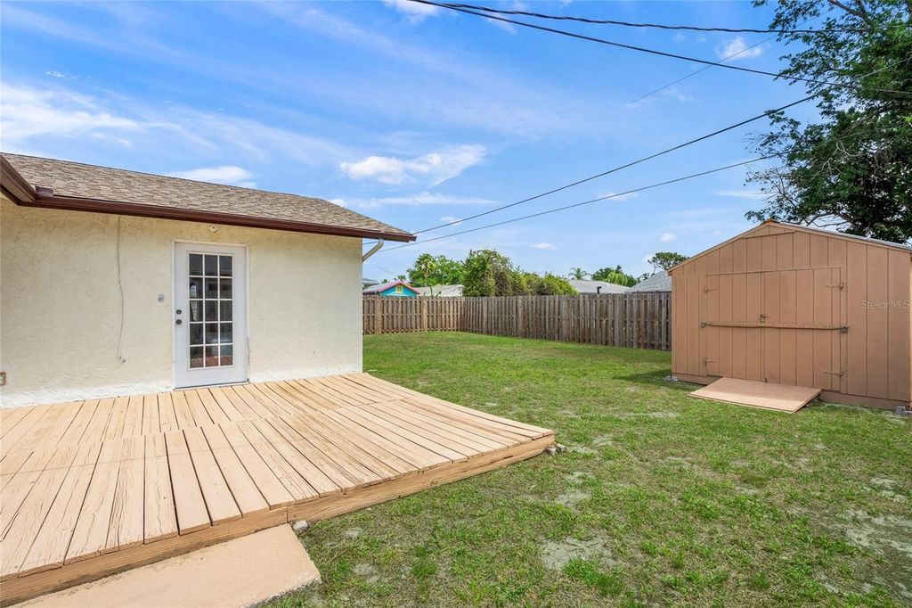 Image 18 of property listing at 1036 HOPE STREET, Venice, FL 34285