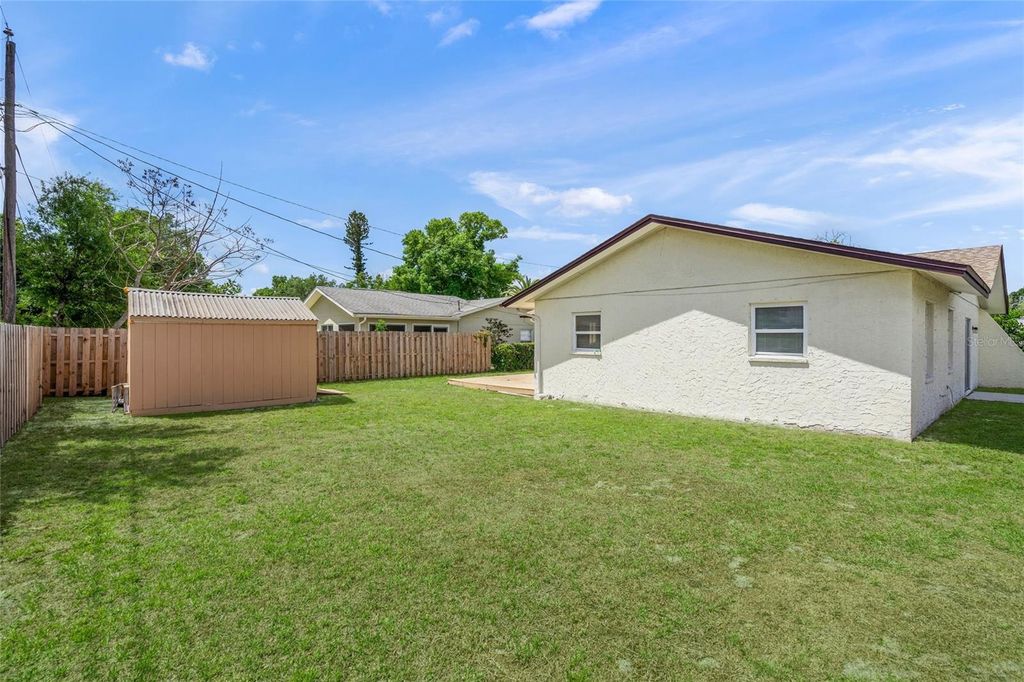 Image 20 of property listing at 1036 HOPE STREET, Venice, FL 34285