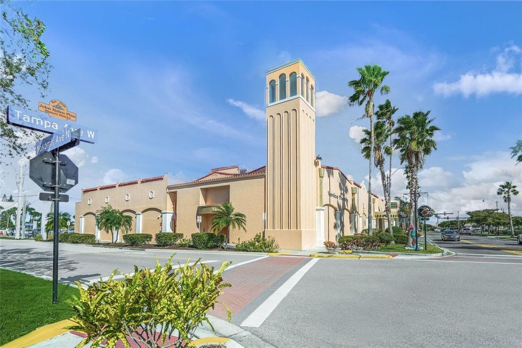 Image 24 of property listing at 1036 HOPE STREET, Venice, FL 34285