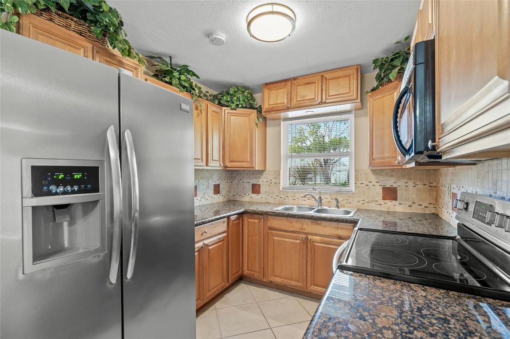 Image 8 of property listing at 1036 HOPE STREET, Venice, FL 34285