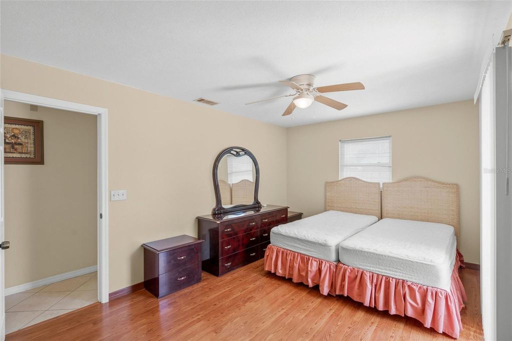 Image 10 of property listing at 1036 HOPE STREET, Venice, FL 34285