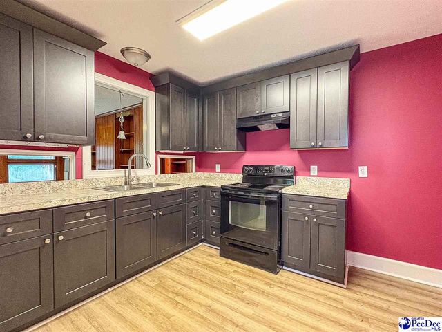 506 Taylor St, Lake City, SC 29560