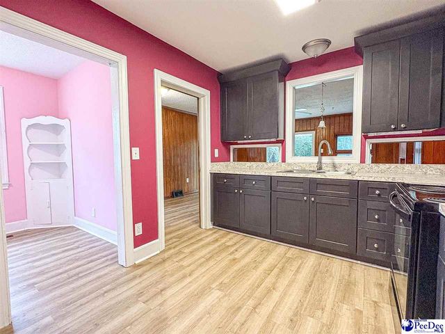 506 Taylor St, Lake City, SC 29560