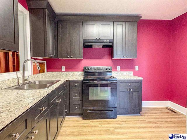 506 Taylor St, Lake City, SC 29560