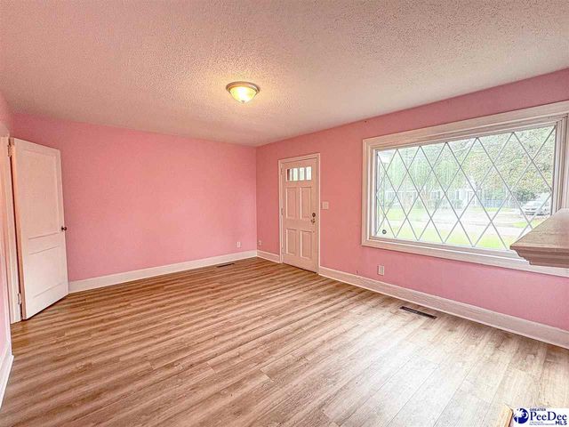 506 Taylor St, Lake City, SC 29560