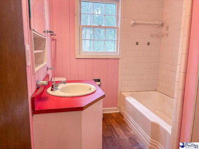 506 Taylor St, Lake City, SC 29560