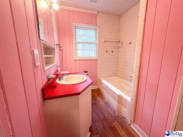 506 Taylor St, Lake City, SC 29560