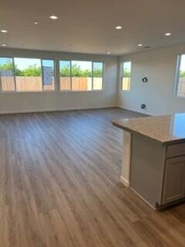 1645 Vallejo Avenue, Dinuba, CA 93618