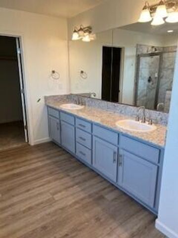 1645 Vallejo Avenue, Dinuba, CA 93618