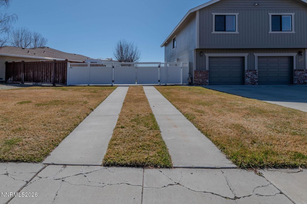 Image 5 of property listing at 1663 Mackland Avenue, Minden, NV 89423
